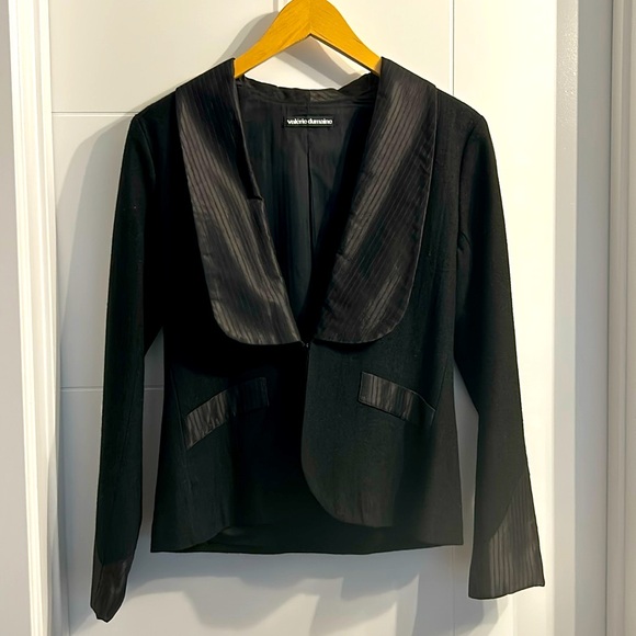 VALERIE DUMAINE Black Wool Blend Tuxedo Blazer with Satin Trim size sm/m - Picture 2 of 8